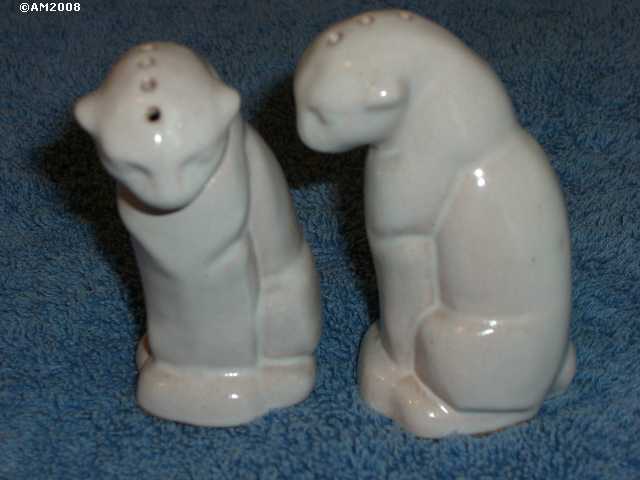 Cat shakers glazed white sand